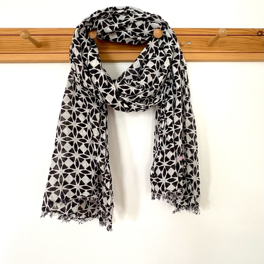 Black and White Geometric Scarf